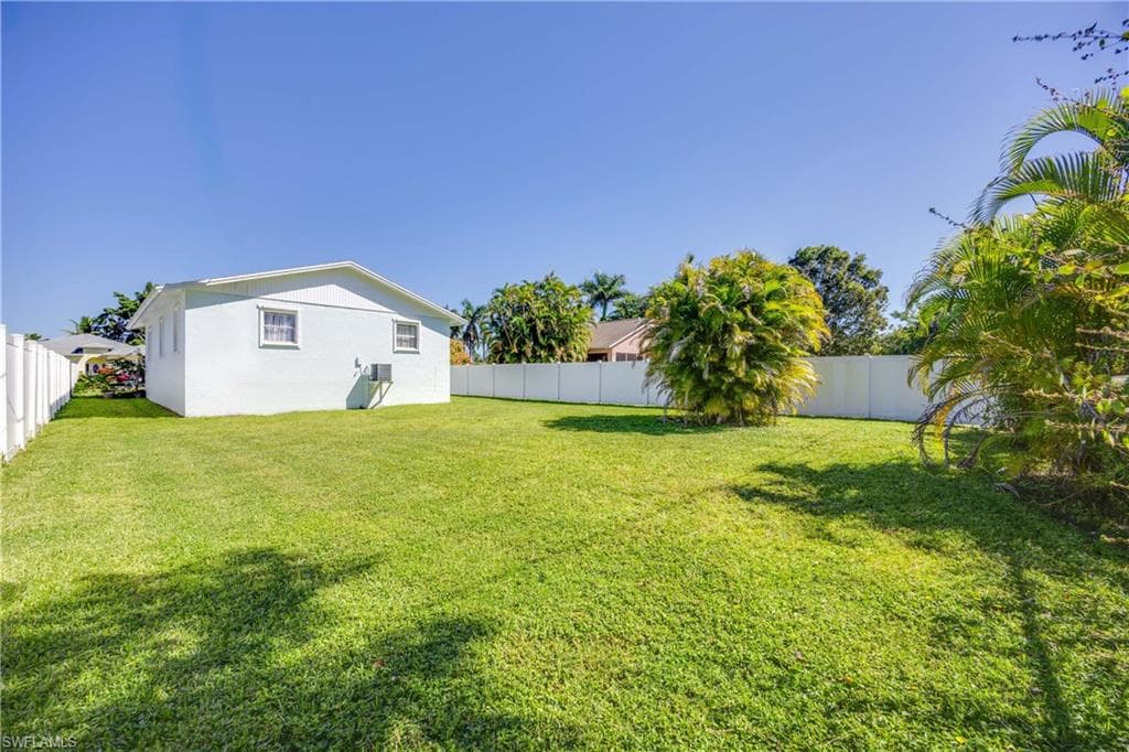 111 7th ST, NAPLES FL 34113-27