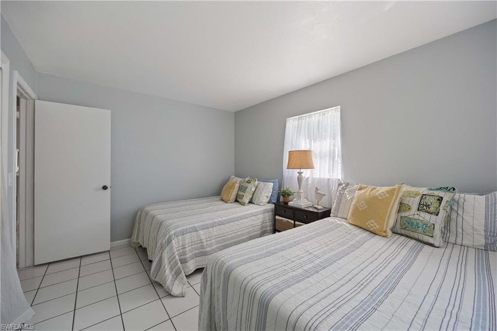 111 7th ST, NAPLES FL 34113-19