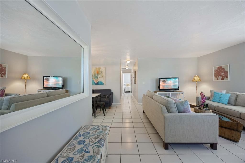 111 7th ST, NAPLES FL 34113-3