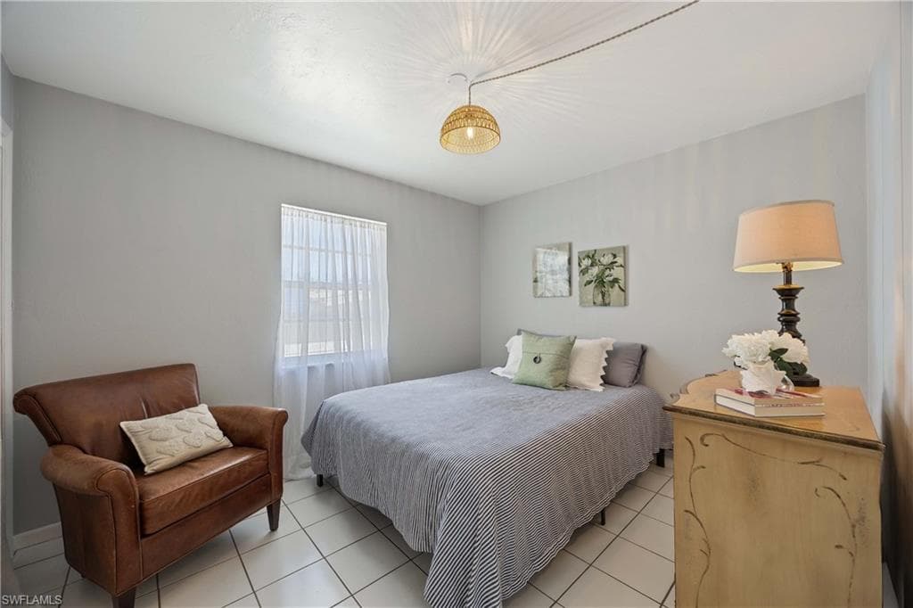 111 7th ST, NAPLES FL 34113-20