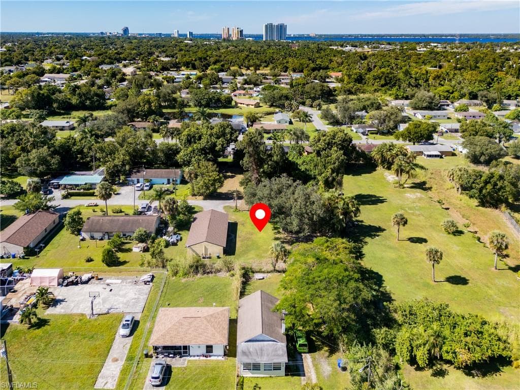 212 Charlotte AVE, FORT MYERS FL 33916-4