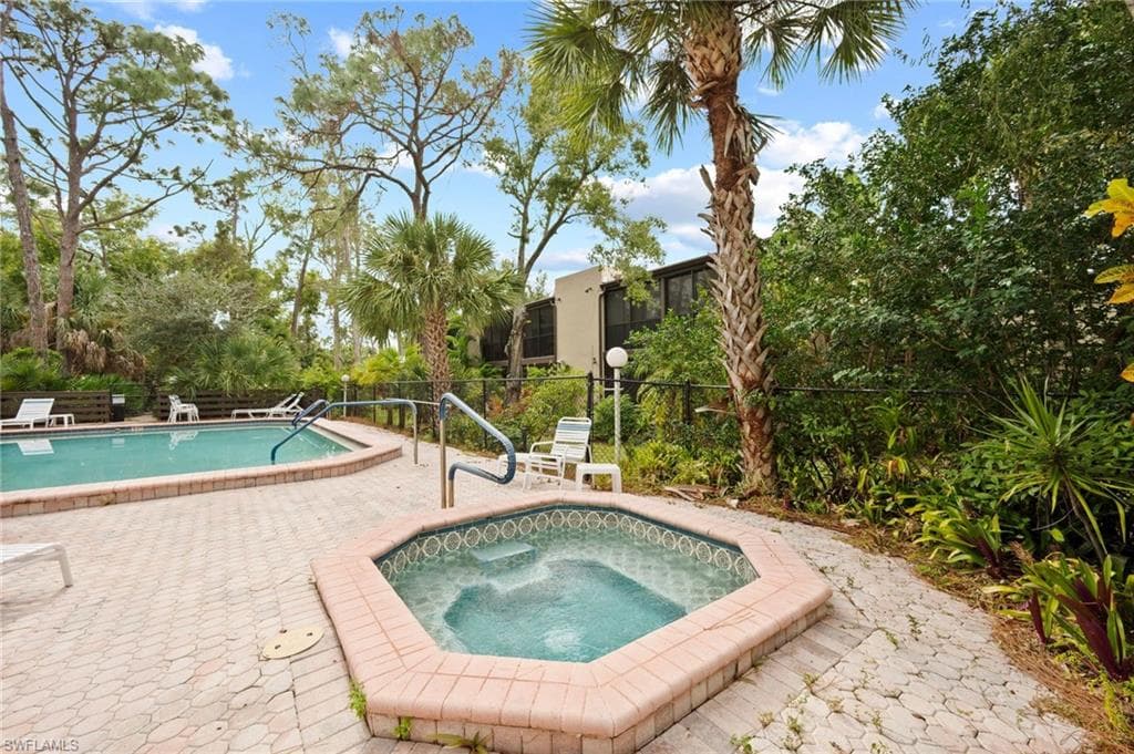 137 Pinebrook DR, FORT MYERS FL 33907-35