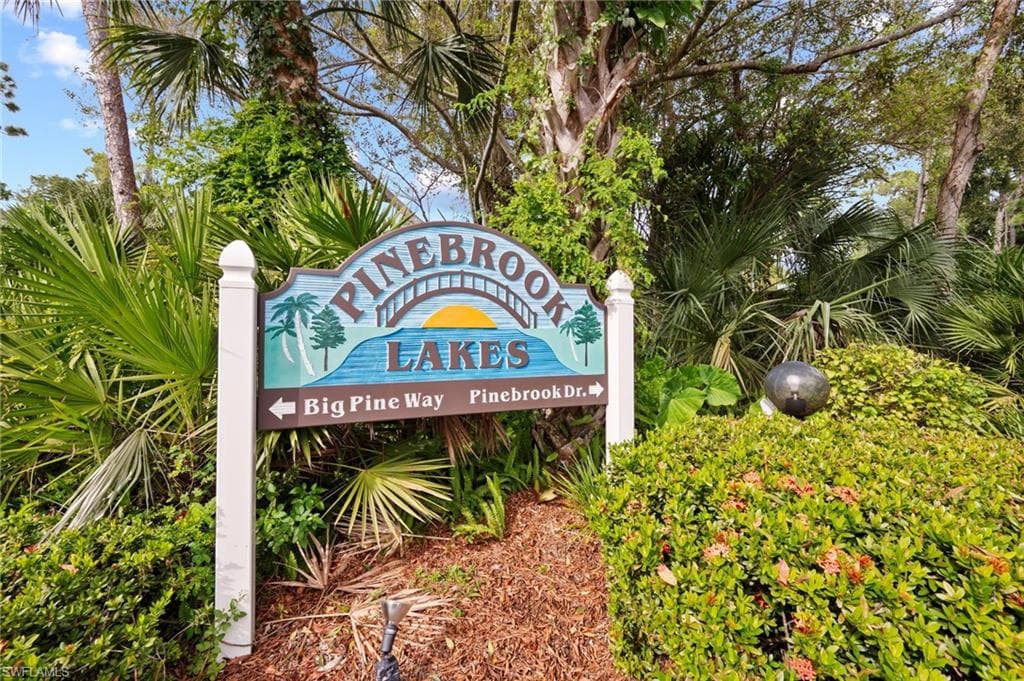 137 Pinebrook DR, FORT MYERS FL 33907-31