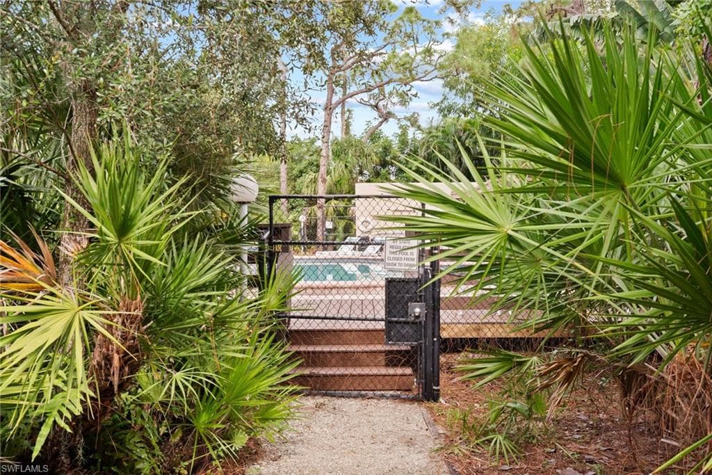 137 Pinebrook DR, FORT MYERS FL 33907-33