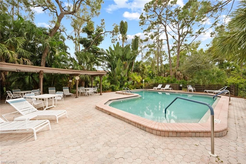 137 Pinebrook DR, FORT MYERS FL 33907-36