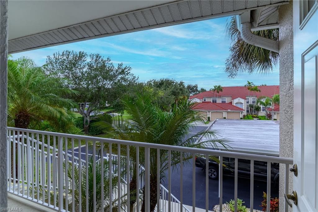 2925 Cypress Trace CIR # 203, NAPLES FL 34119-26
