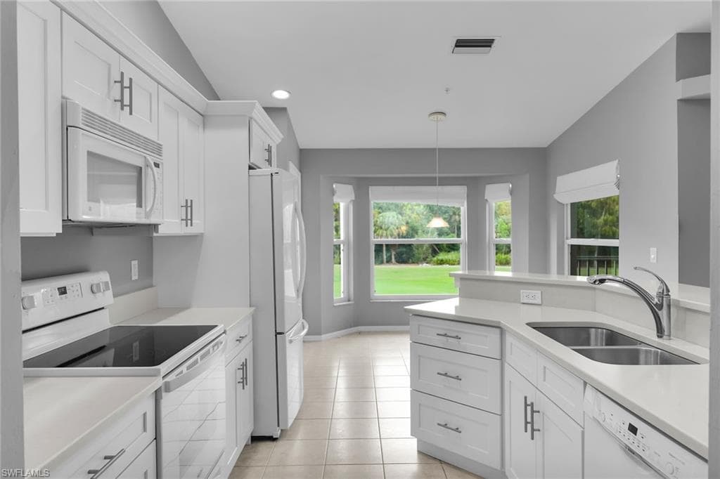 2925 Cypress Trace CIR # 203, NAPLES FL 34119-4