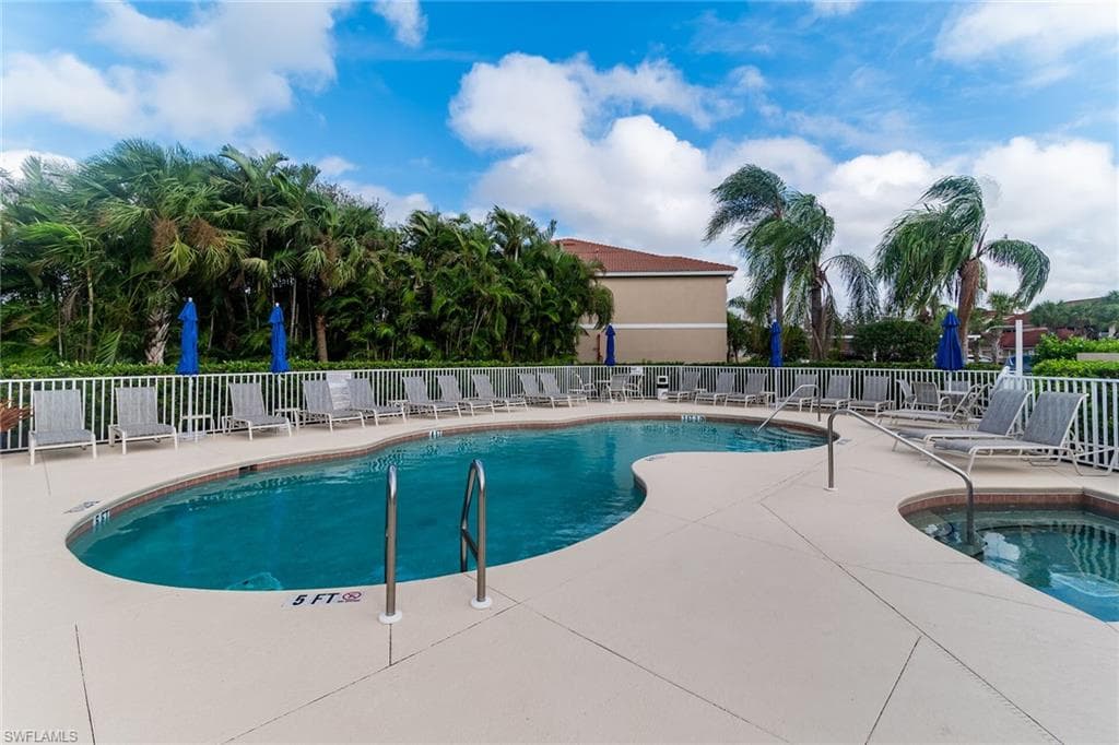 2925 Cypress Trace CIR # 203, NAPLES FL 34119-28