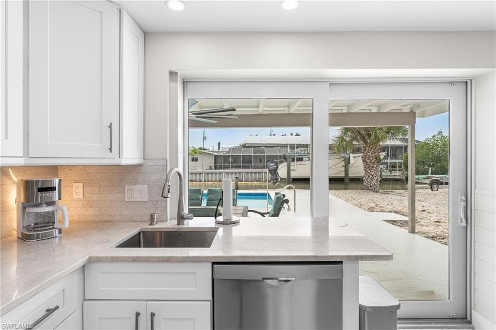 250 Donora BLVD, FORT MYERS BEACH FL 33931-16