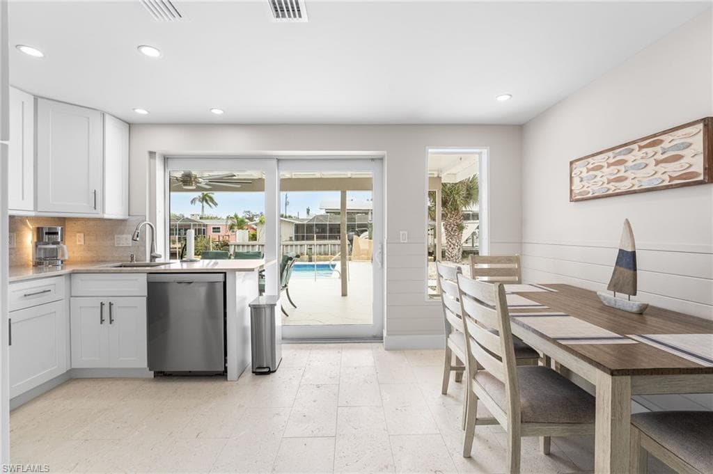 250 Donora BLVD, FORT MYERS BEACH FL 33931-17