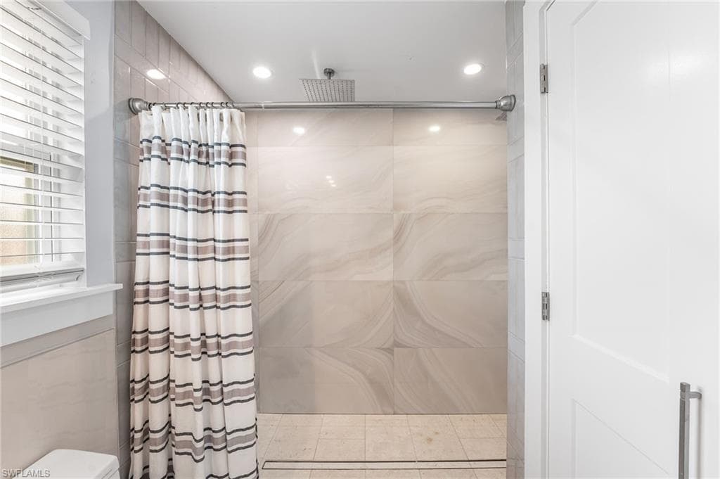 250 Donora BLVD, FORT MYERS BEACH FL 33931-23