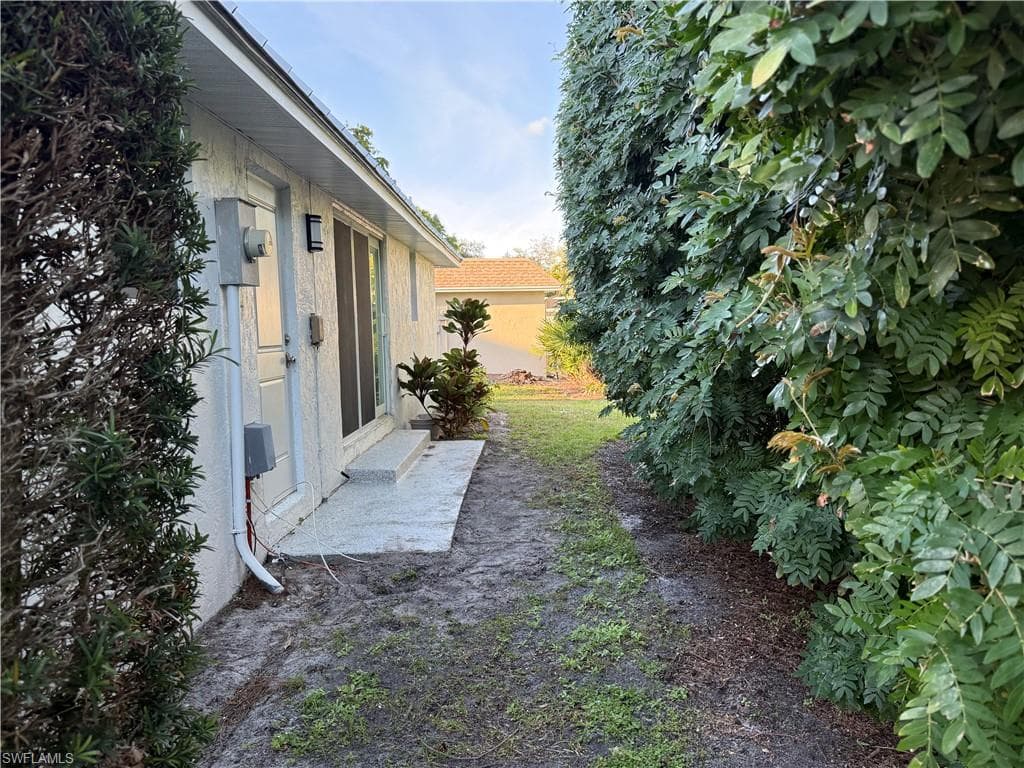 310 Carnaby CT, NAPLES FL 34112-2