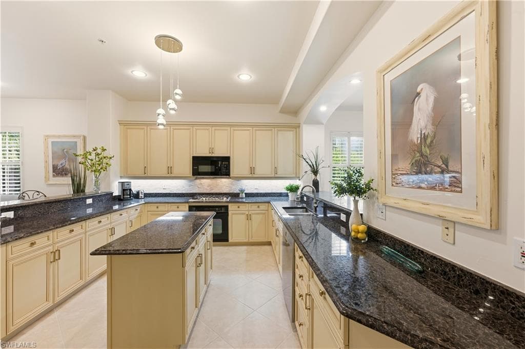 2843 Tiburon BLVD E 7-102-12