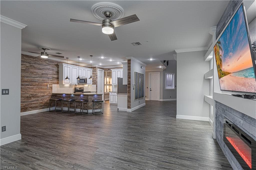 1330 Mariposa CIR # 103, NAPLES FL 34105-6