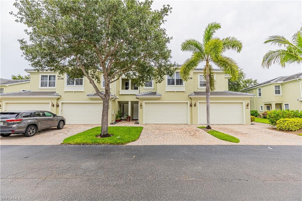 1330 Mariposa CIR # 103, NAPLES FL 34105-19