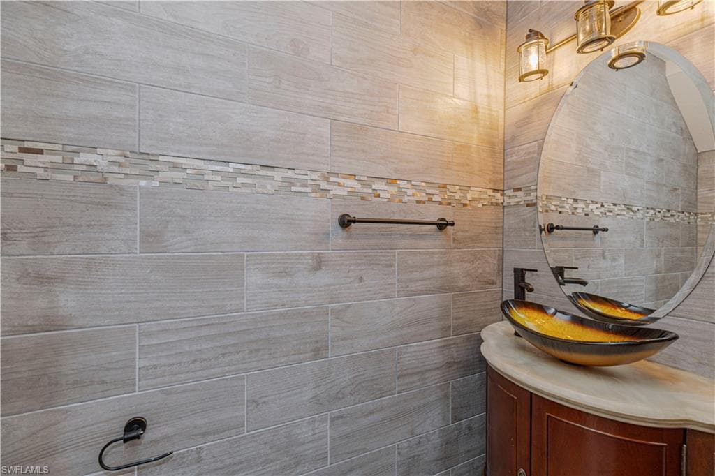 1330 Mariposa CIR # 103, NAPLES FL 34105-9