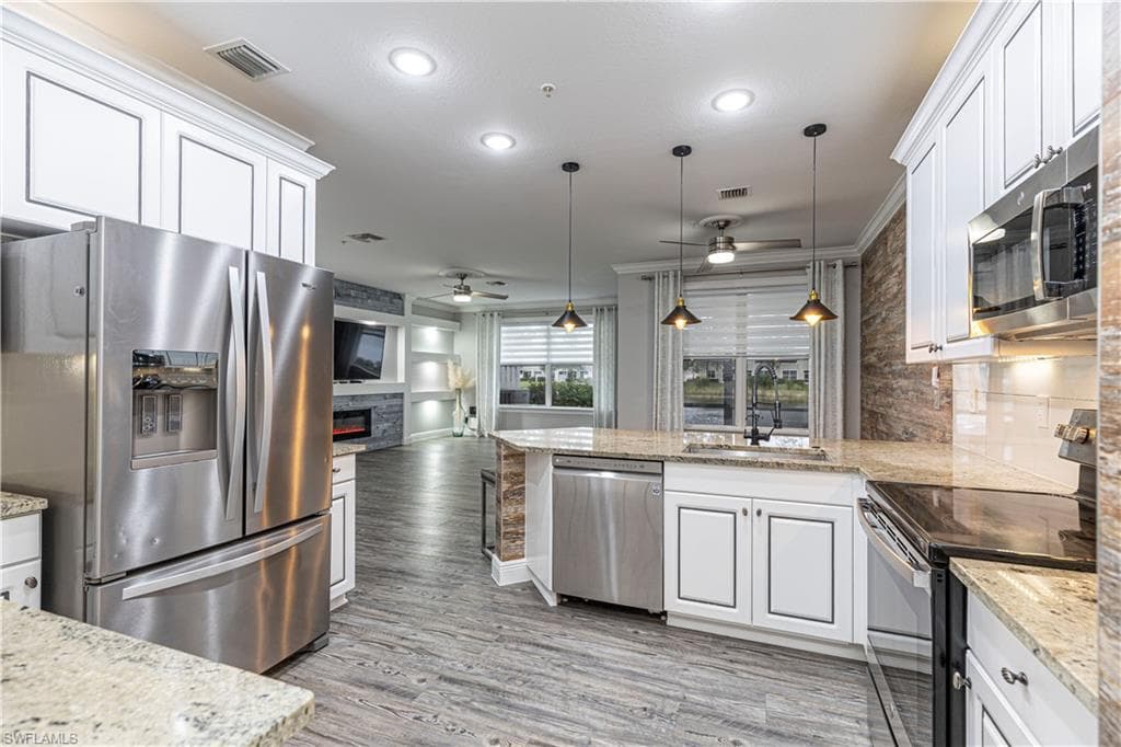 1330 Mariposa CIR # 103, NAPLES FL 34105-3