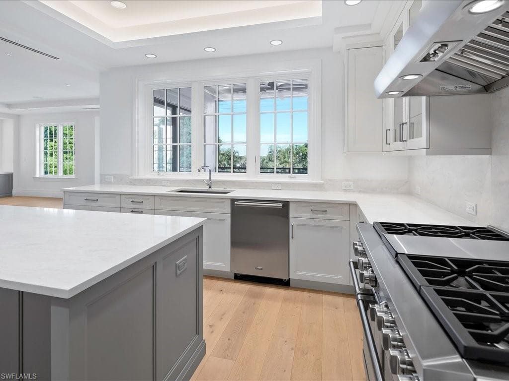 745 12th AVE S # 102, NAPLES FL 34102-16