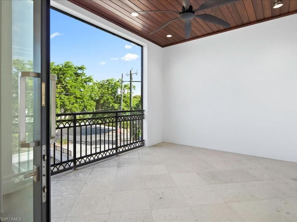 745 12th AVE S # 102, NAPLES FL 34102-21