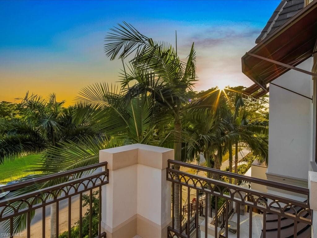 745 12th AVE S # 102, NAPLES FL 34102-4