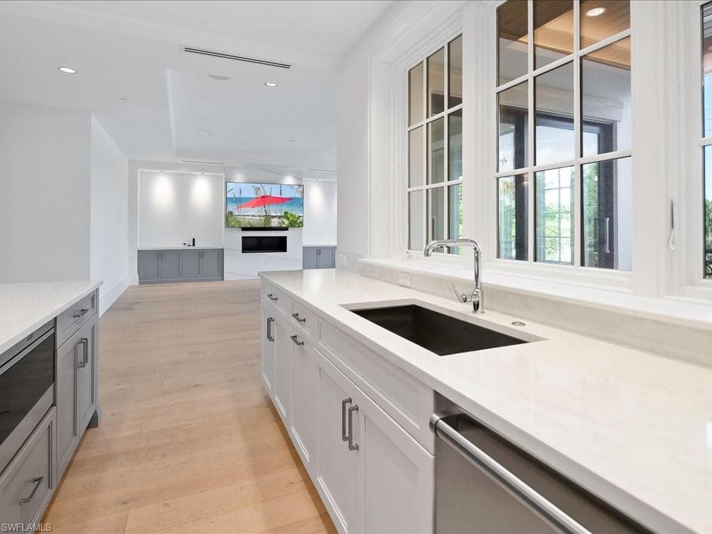 745 12th AVE S # 102, NAPLES FL 34102-17