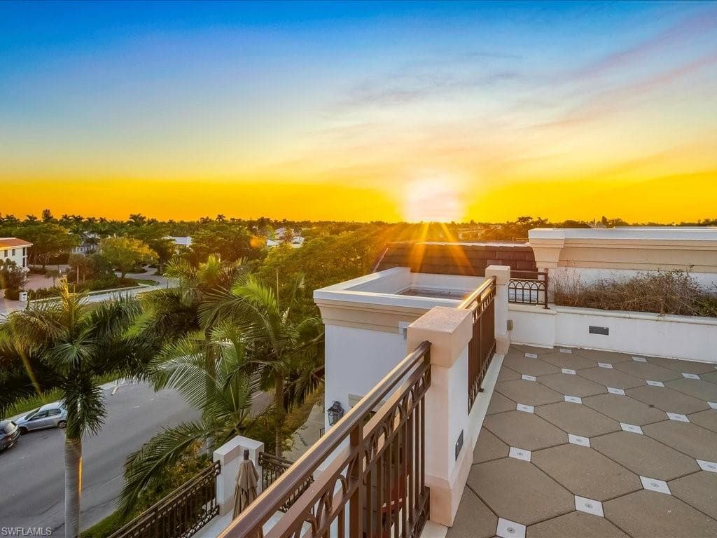 745 12th AVE S # 102, NAPLES FL 34102-3