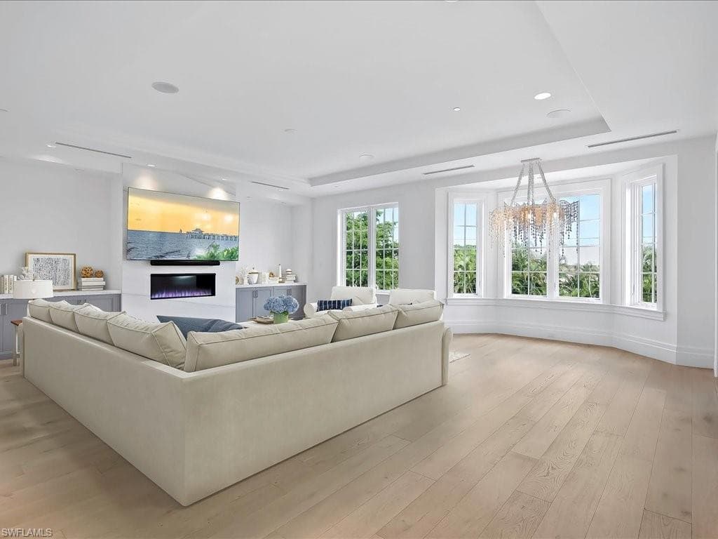 745 12th AVE S # 102, NAPLES FL 34102-20