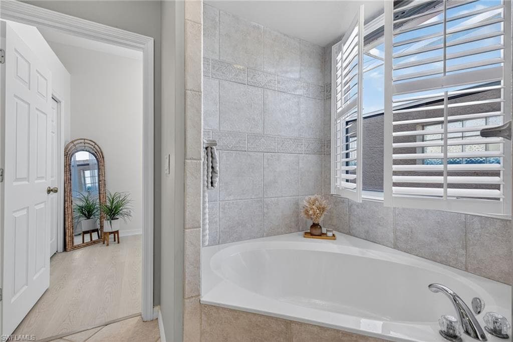 1928 SE 20th LN, CAPE CORAL FL 33990-23