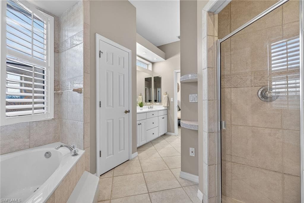 1928 SE 20th LN, CAPE CORAL FL 33990-24