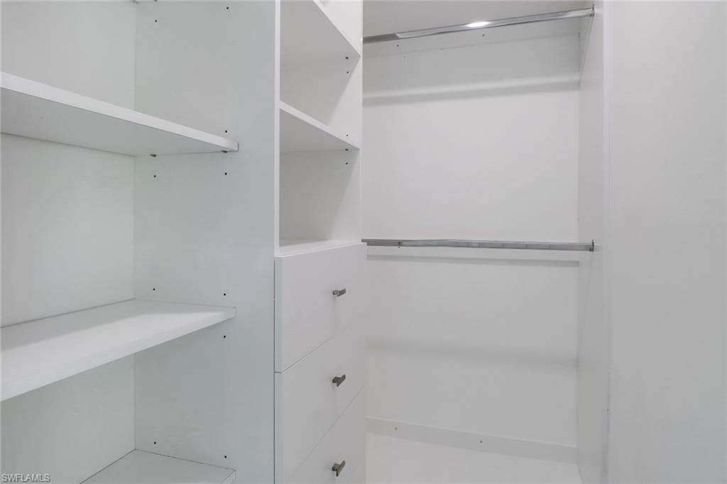 272 Yorkshire CT # 11, NAPLES FL 34112-26