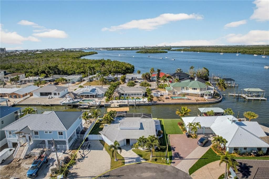 467 Madison CT, FORT MYERS BEACH FL 33931-1