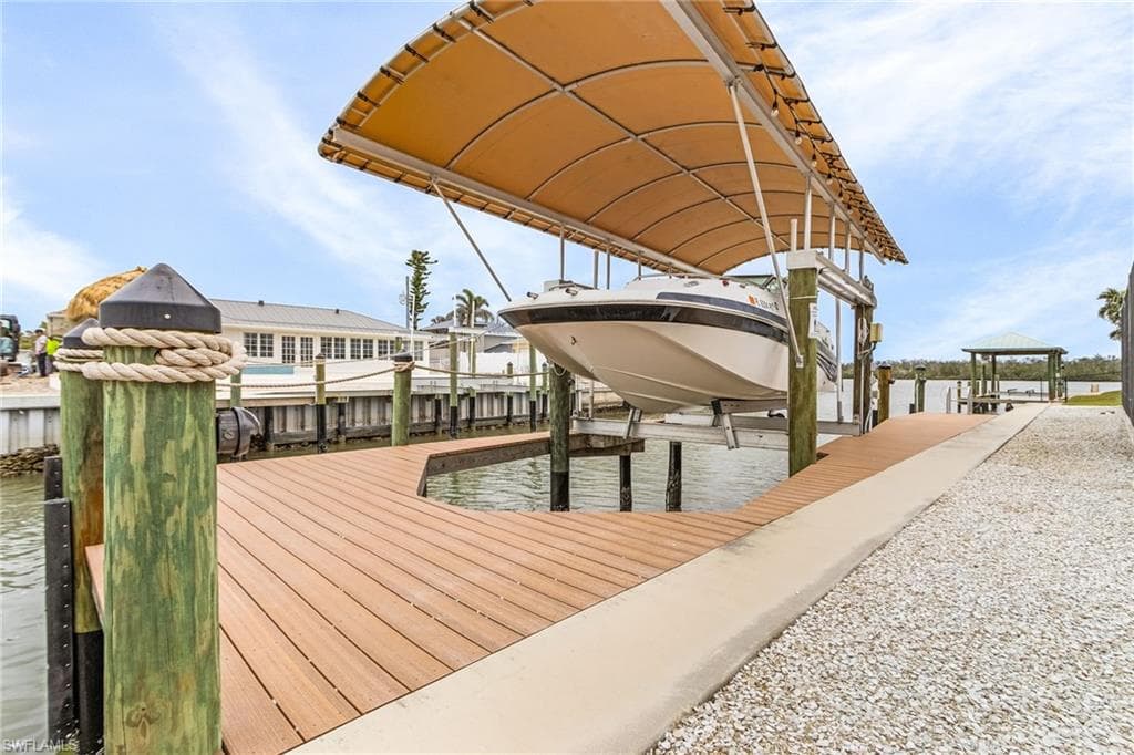 467 Madison CT, FORT MYERS BEACH FL 33931-2