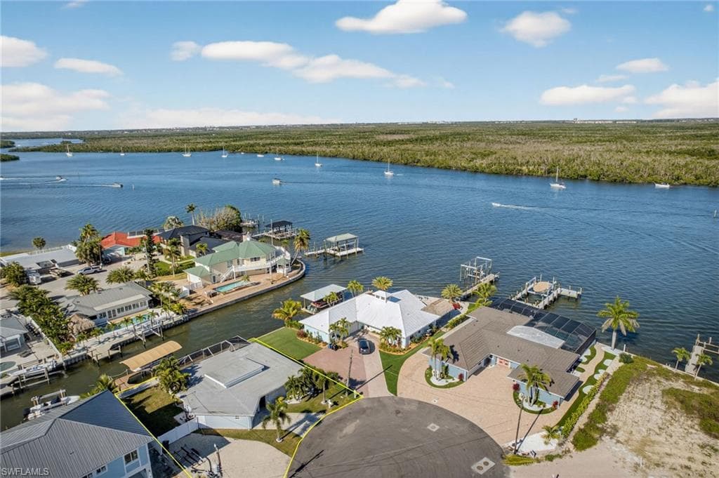 467 Madison CT, FORT MYERS BEACH FL 33931-33