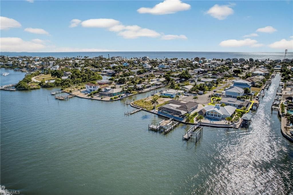 467 Madison CT, FORT MYERS BEACH FL 33931-32