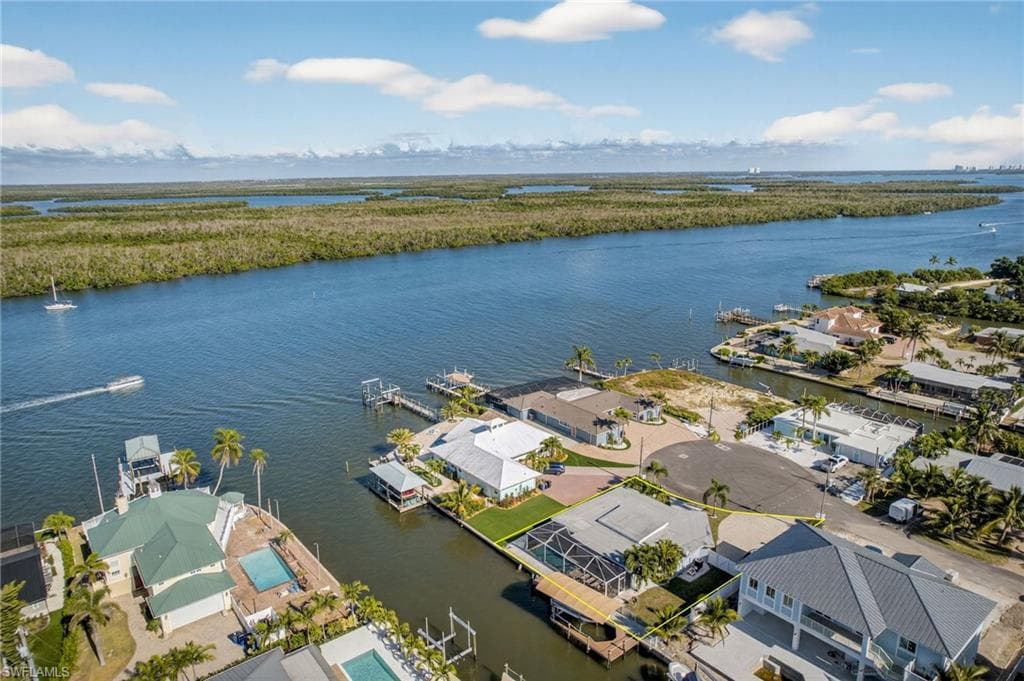 467 Madison CT, FORT MYERS BEACH FL 33931-36