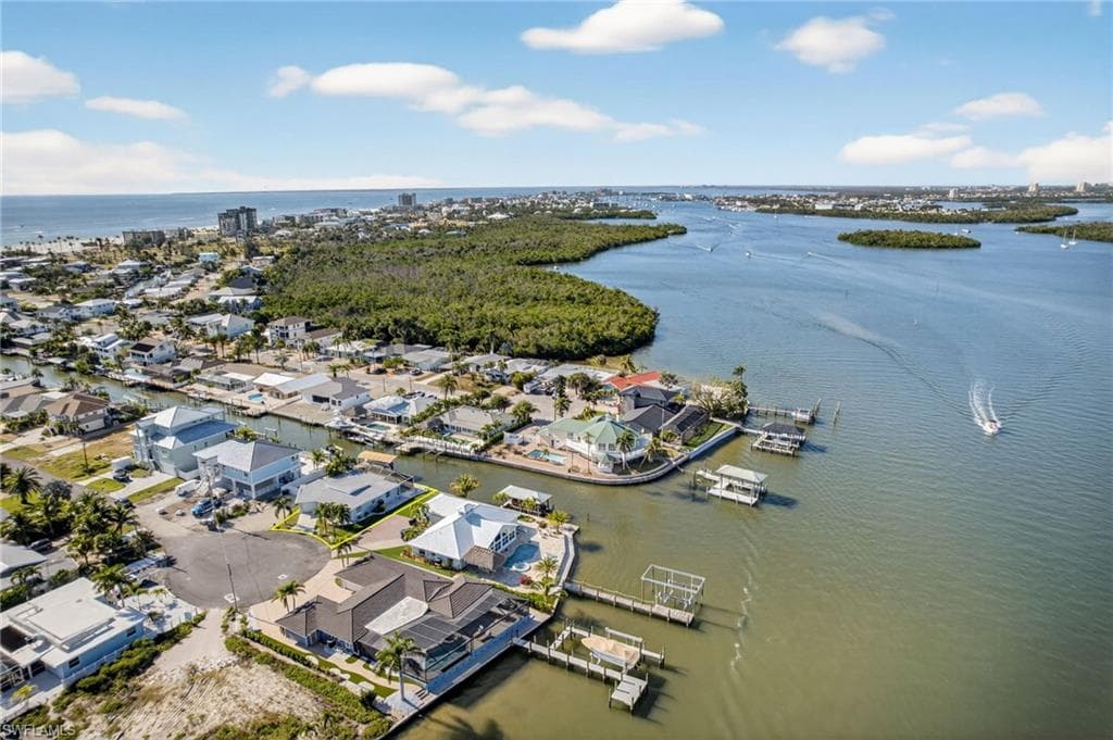 467 Madison CT, FORT MYERS BEACH FL 33931-28