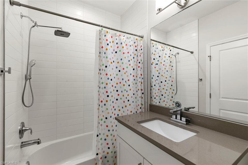 7421 Rockefeller DR, NAPLES FL 34119-22