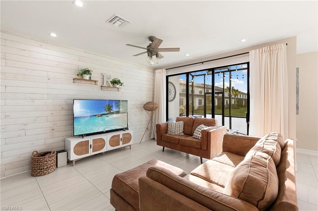 7421 Rockefeller DR, NAPLES FL 34119-1