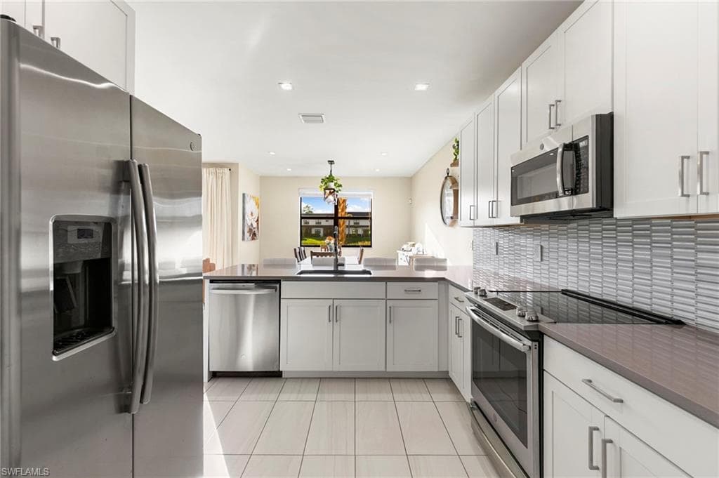 7421 Rockefeller DR, NAPLES FL 34119-8