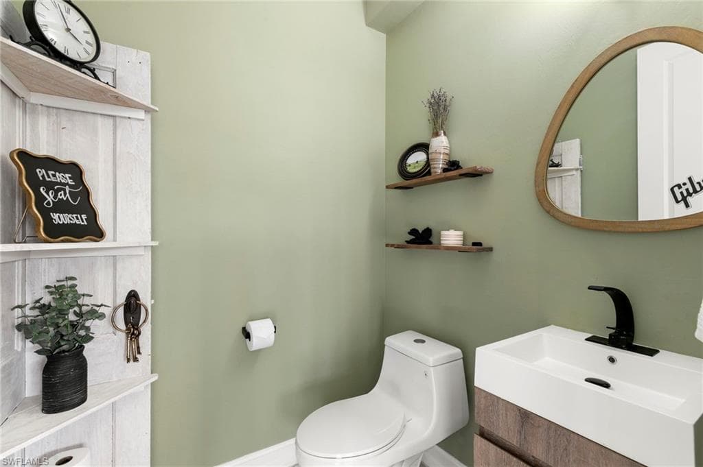 7421 Rockefeller DR, NAPLES FL 34119-23