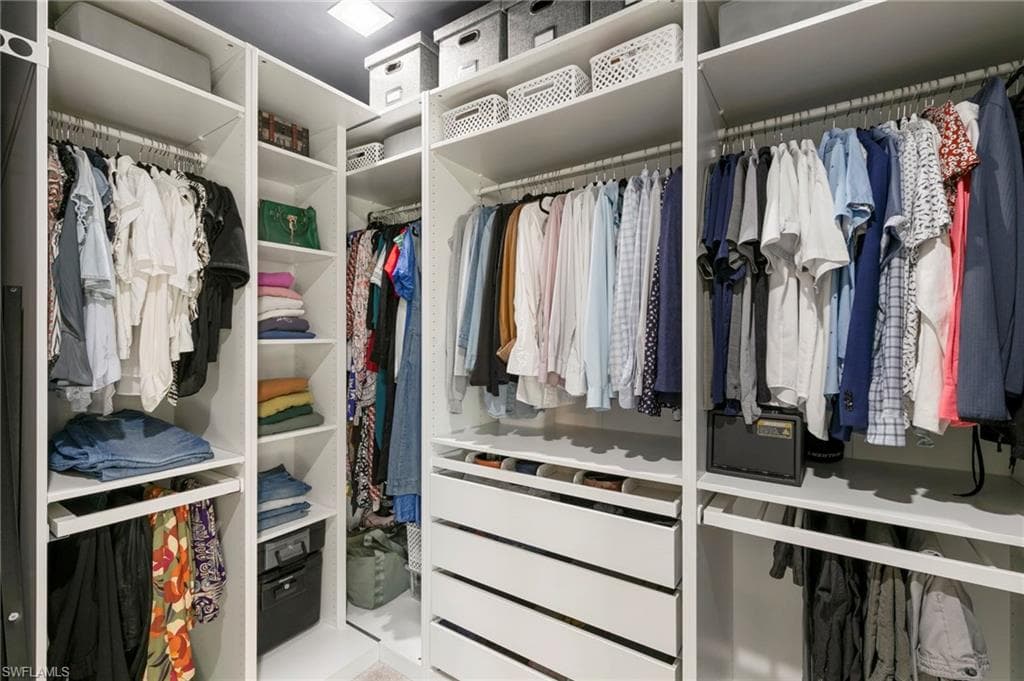 7421 Rockefeller DR, NAPLES FL 34119-18