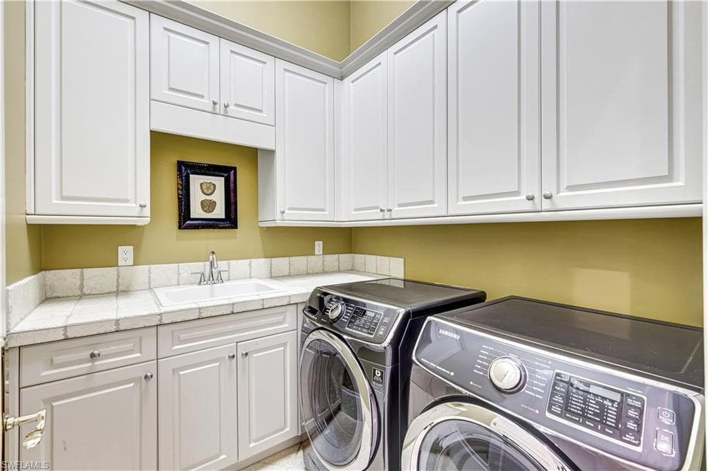 2249 Miramonte CT, NAPLES FL 34105-26