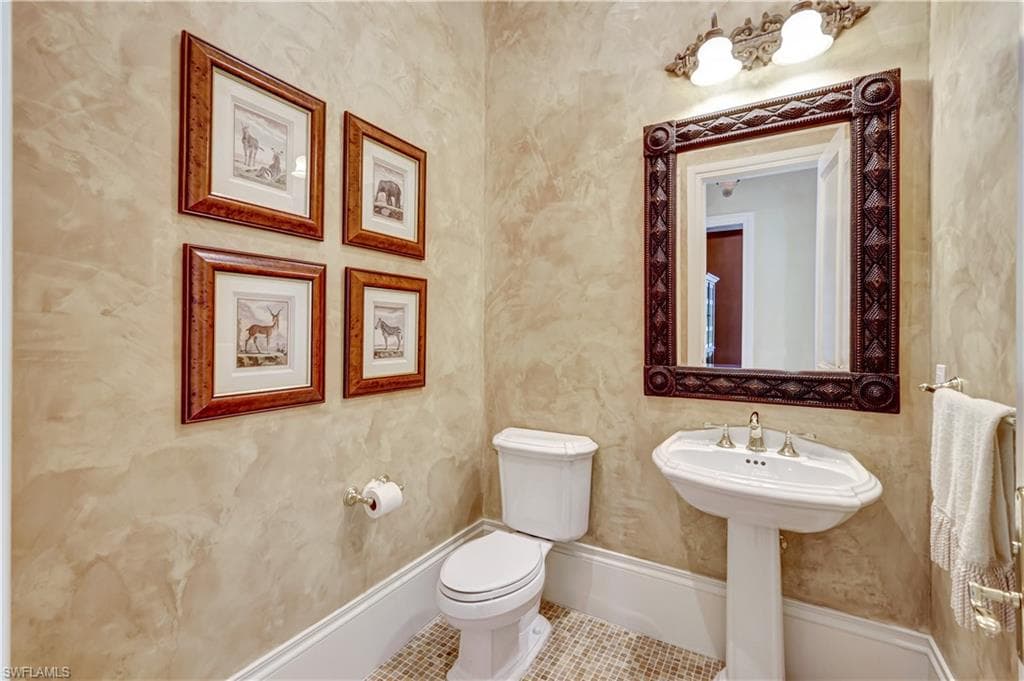 2249 Miramonte CT, NAPLES FL 34105-23