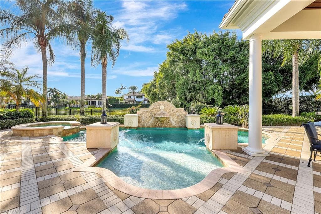 2249 Miramonte CT, NAPLES FL 34105-37