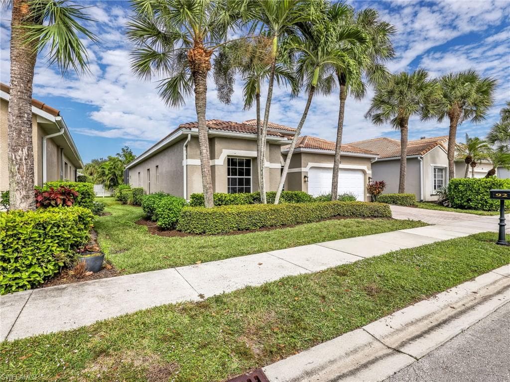 92 Glen Eagle CIR, NAPLES FL 34104-2