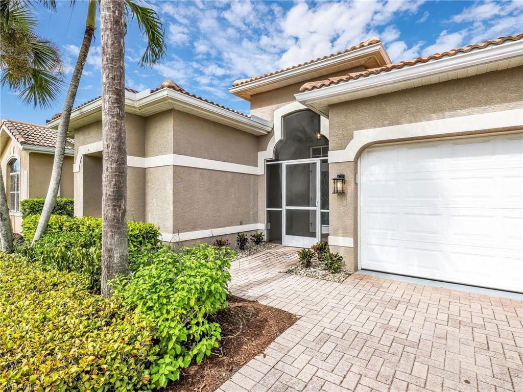 92 Glen Eagle CIR, NAPLES FL 34104-4