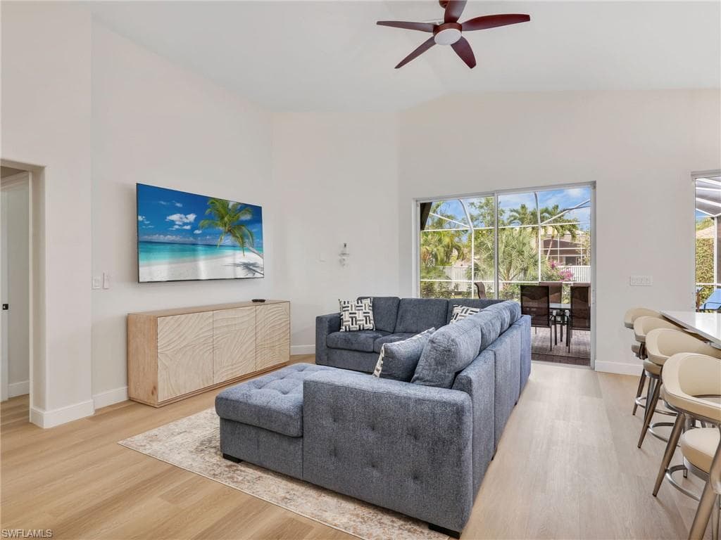 92 Glen Eagle CIR, NAPLES FL 34104-9