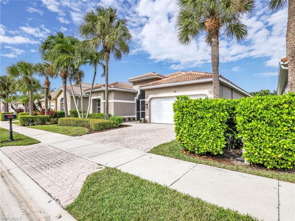 92 Glen Eagle CIR, NAPLES FL 34104-3