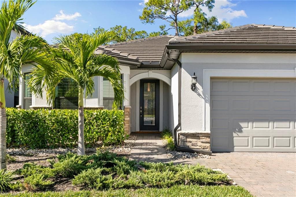 10483 Ventana LN, NAPLES FL 34120-2