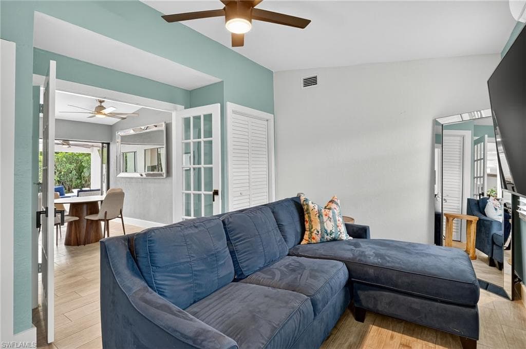 5270 Berkeley DR, NAPLES FL 34112-22